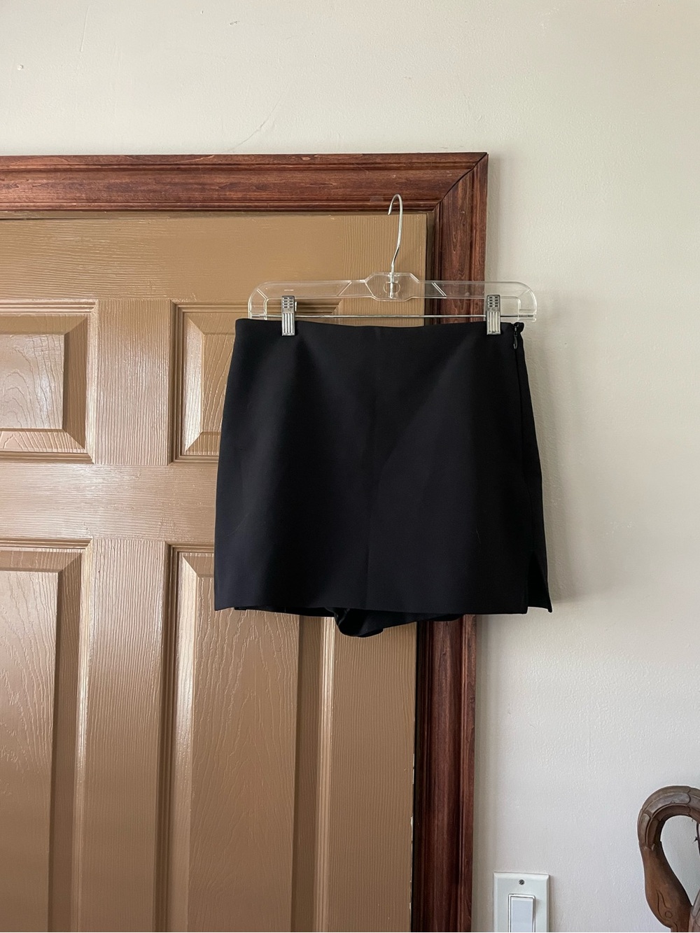 Express Black Editor Skort - Picture 2 of 4